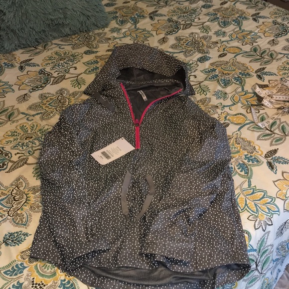 SOLD OUT ONLINE Fabletics DANIELLE: made to be seen (reflective) - Picture 5 of 12